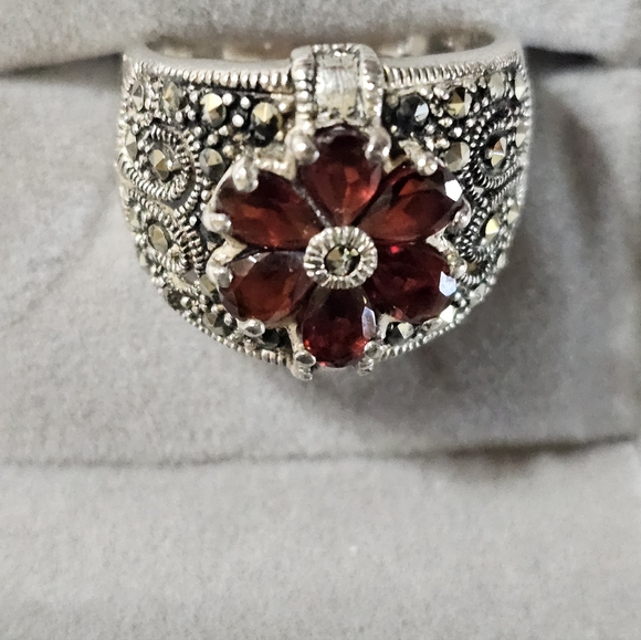 Vintage Carole Brodie Garnet & Marcasites Ring Size 8.5! 🌹Excellent Price! - Picture 2 of 5